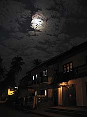 Luang Prabang at night by Asienreisender